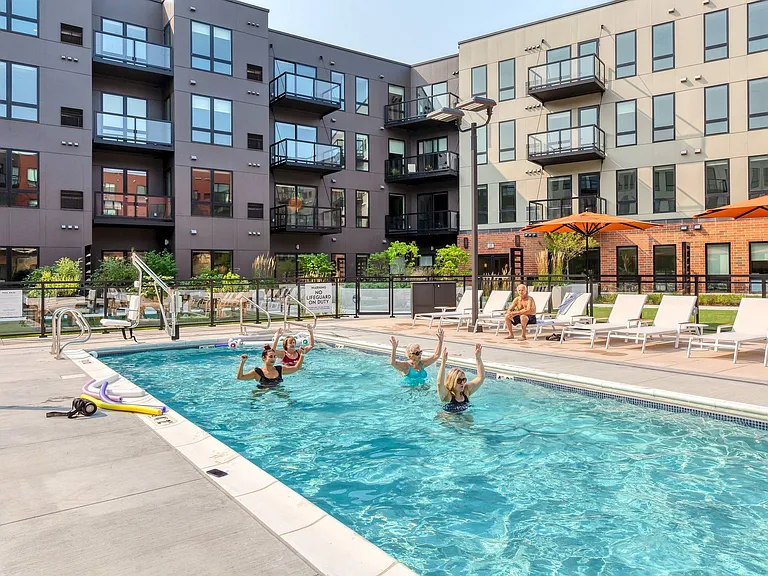 Avidor Glenview 55+ Active Adult Apartment Homes — Photo 8