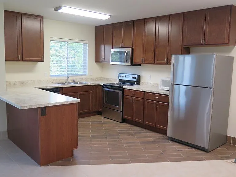 823 15th Ave SE — Photo 1