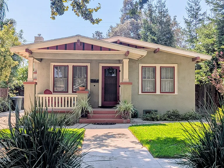 W Kaweah Ave — Photo 1