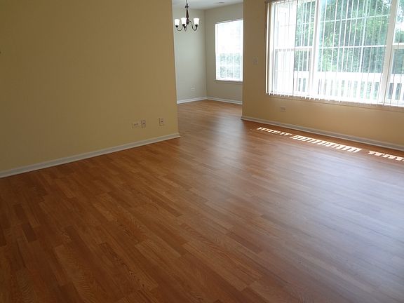 4th image of 978 N Village Dr Unit 4