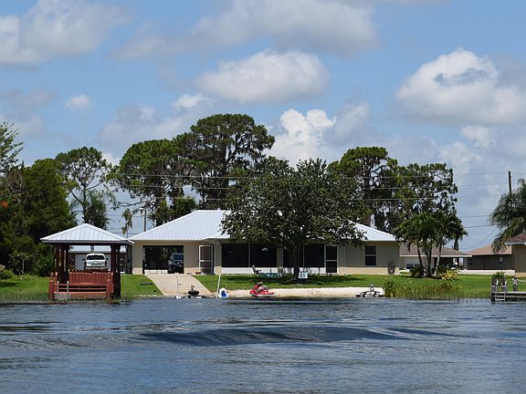 4th image of 925 Lake Dr E