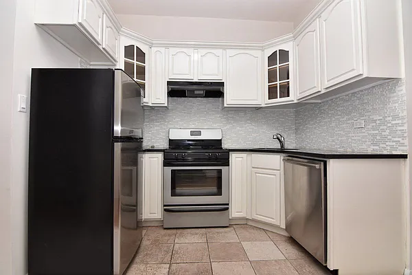 Rented by Bohemia Realty Group | media 13
