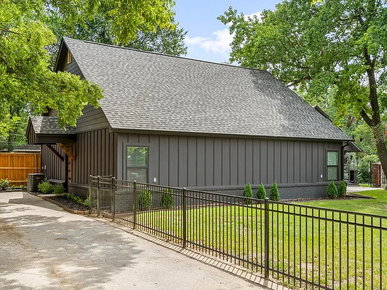 3111 S Gary Ct — Photo 27