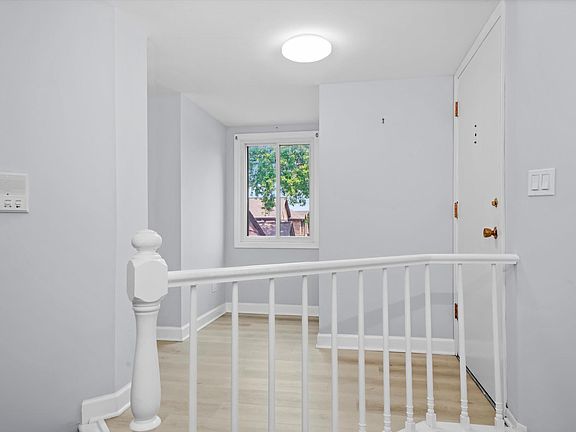 5th image of 1741 Harrow Ct APT B