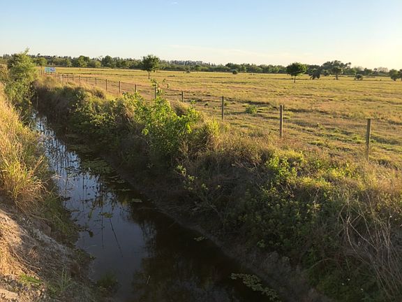 4th image of 999-1001 S Header Canal Rd