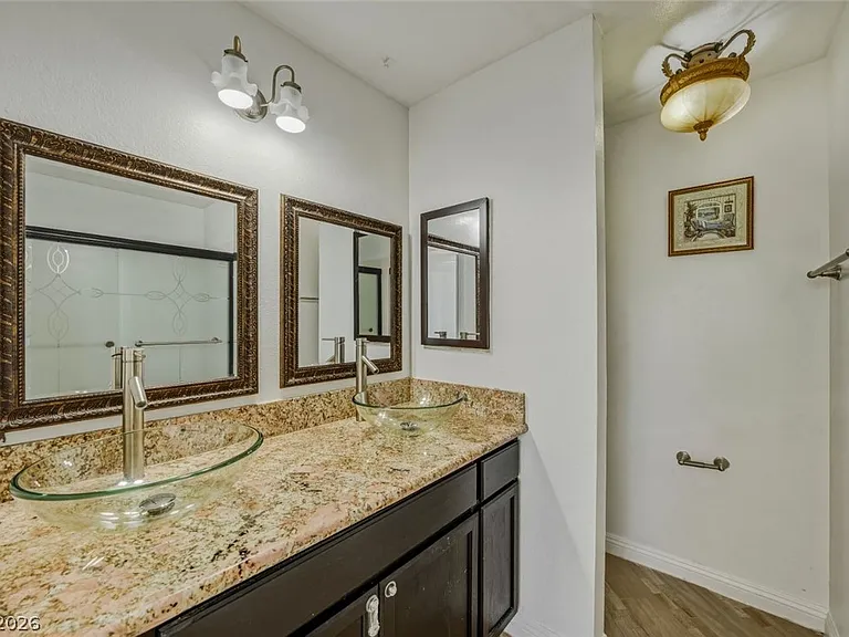 6760 W Oakey Blvd — Photo 28