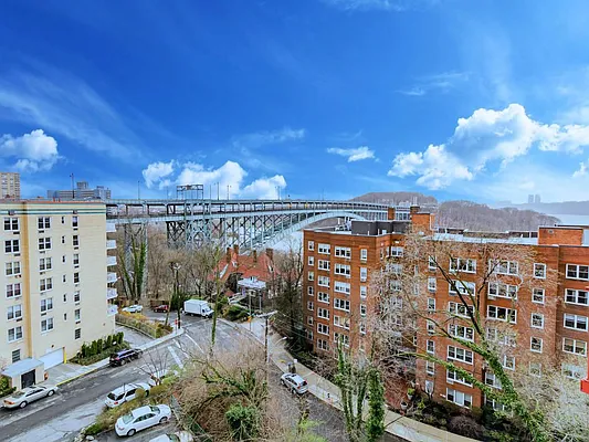 Sold by Re/Max In The City | media 32