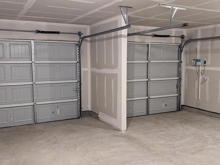 1512 Silver Oak Ln — Photo 21