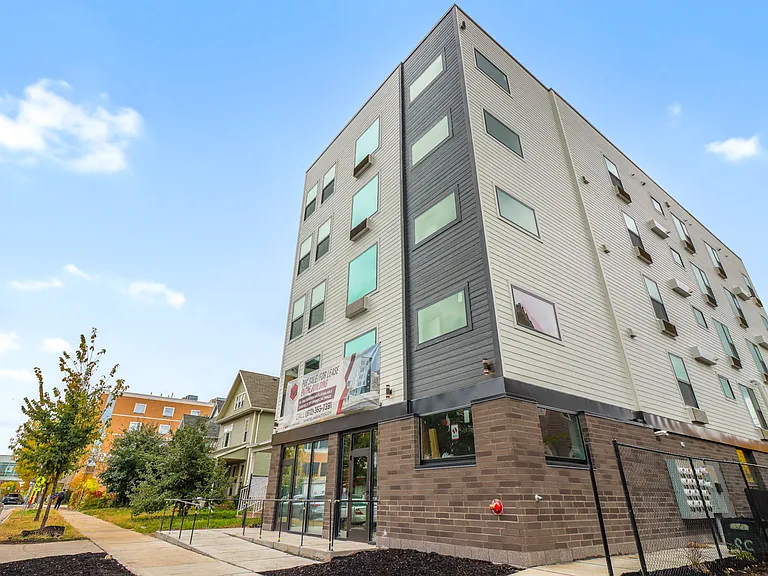 2432 Chicago Ave S #201 — Photo 21
