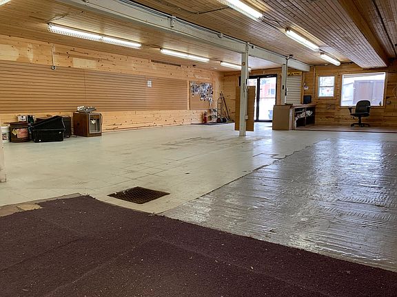 3rd image of 301 Walnut St