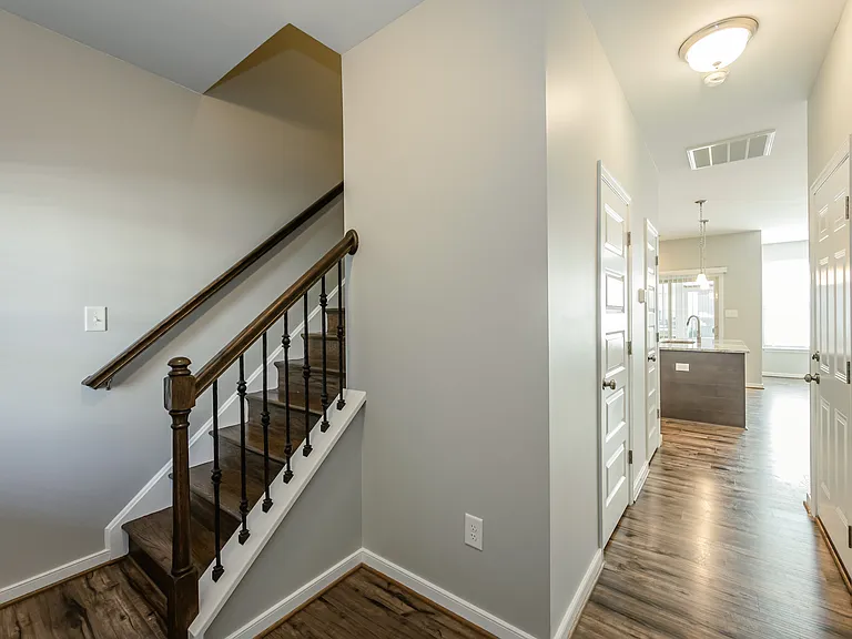 8023 Ellendale Dr — Photo 3