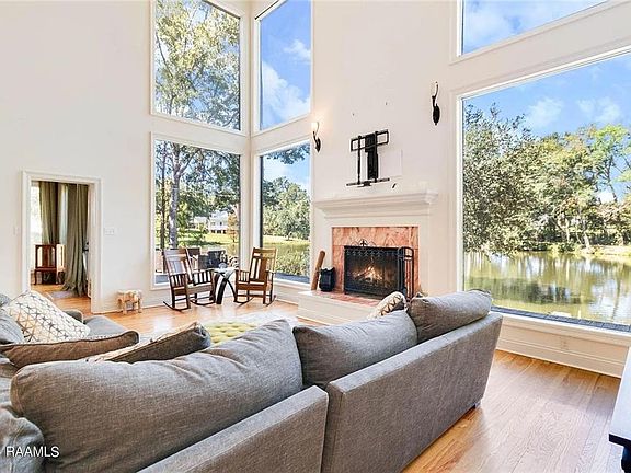 4th image of 115 Safari Cir