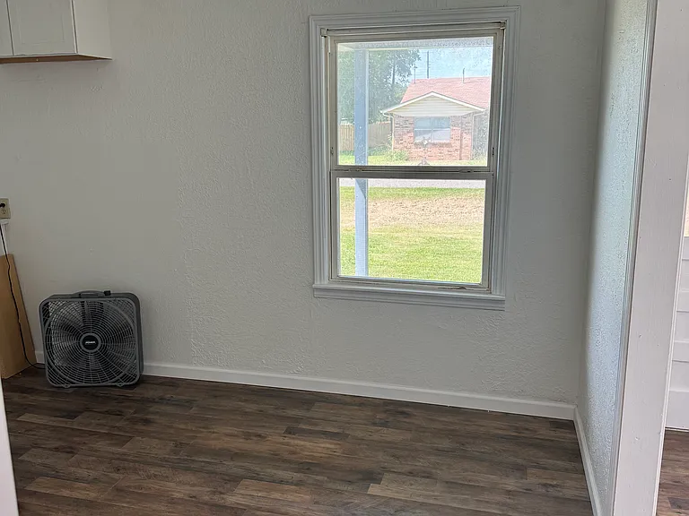 408 W Henderson St — Photo 9