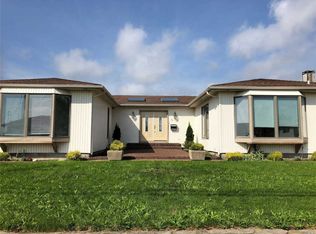 3556 Riverside Dr, Oceanside, NY 11572