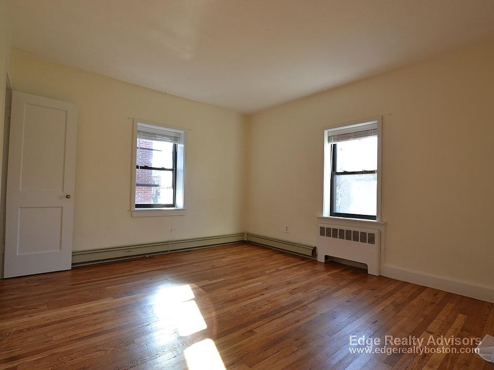 2nd image of 28 Brock St APT 1X