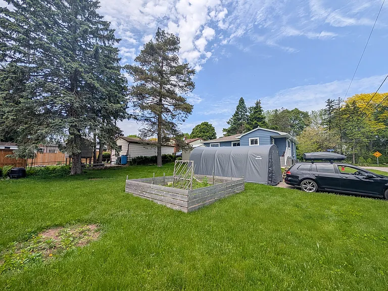 6332 Sherwood Rd — Photo 28
