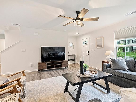 4th image of 7016 Ludell Ln