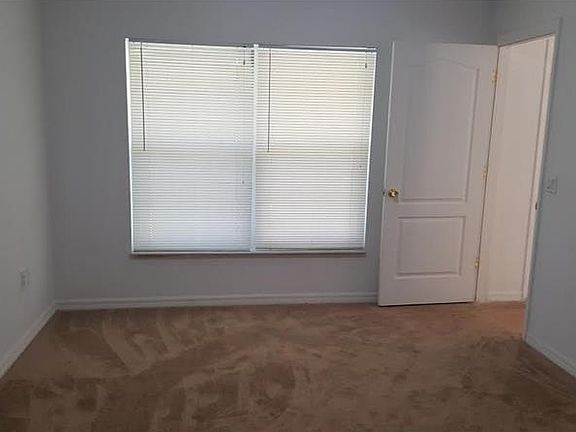 3rd image of 702 E Parker St