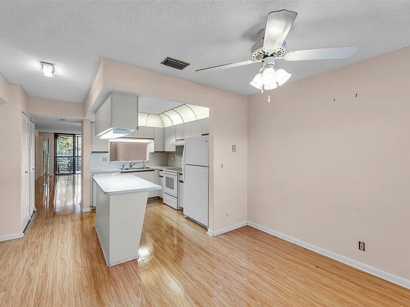 4th image of 7625 NW 79th Avenue #302