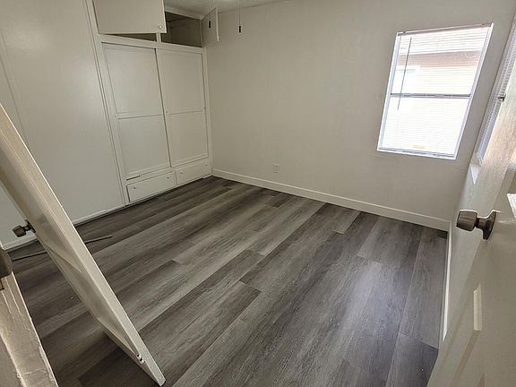 4th image of 10918 S Acacia Ave