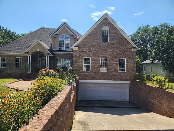 3rd image of 126 Emerald Dr
