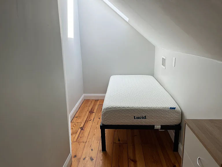 46-48 Carrington Ave #4L — Photo 7