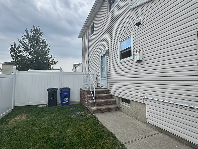 76 Berry Ave #1 — Photo 13