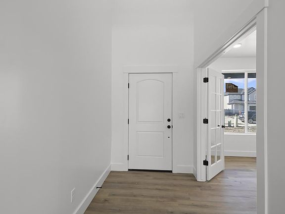 Entry. Photos of 2-3-2023