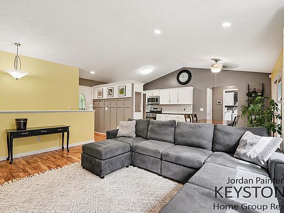 4th image of 58 Sagamore Trl SE