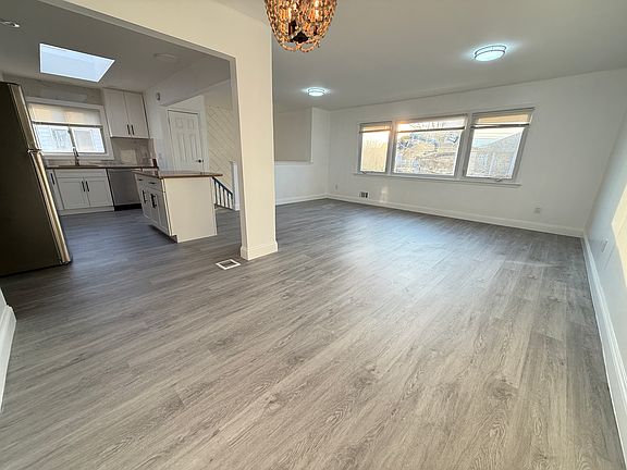5th image of 325 Wainwright Ave Floor 2