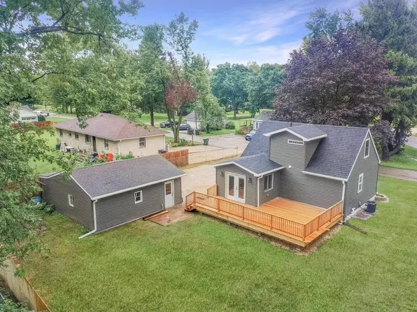 W1390 Greenview ROAD, Genoa City, WI 53128