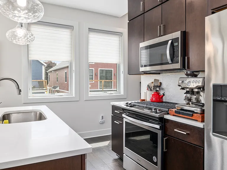 631 Fairview Ave NE #1 — Photo 10