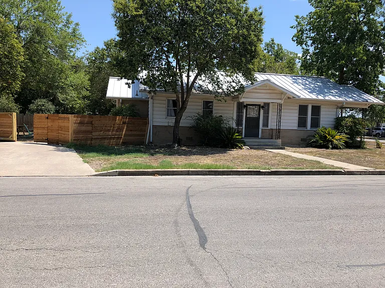 415 S Union Ave — Photo 17