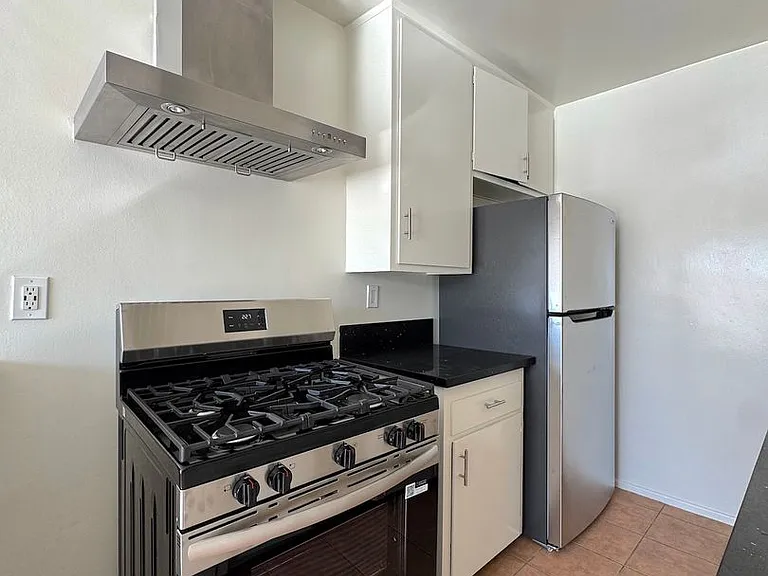 1159 N Curson Ave #11 — Photo 6