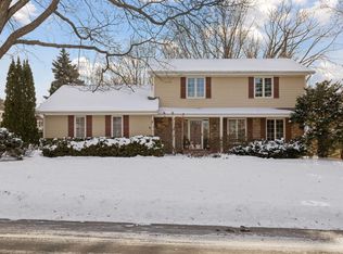 622 Maple Park Dr, Mendota Heights, MN 55118