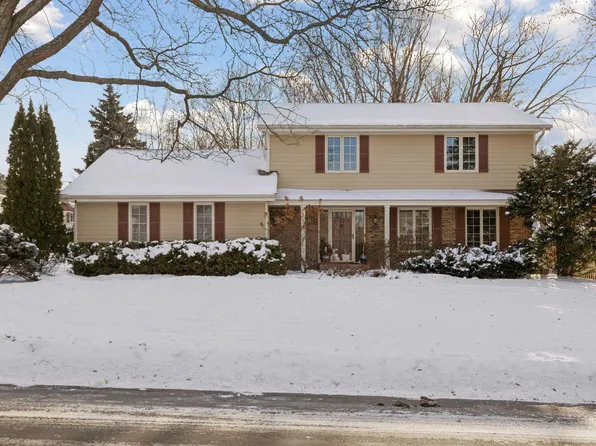 622 Maple Park Dr, Mendota Heights, MN 55118