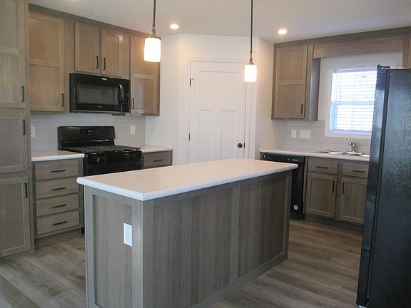 3rd image of 13937 Wilson Dr
