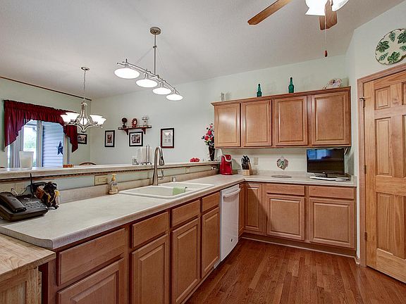 5th image of 533 Bolson Dr
