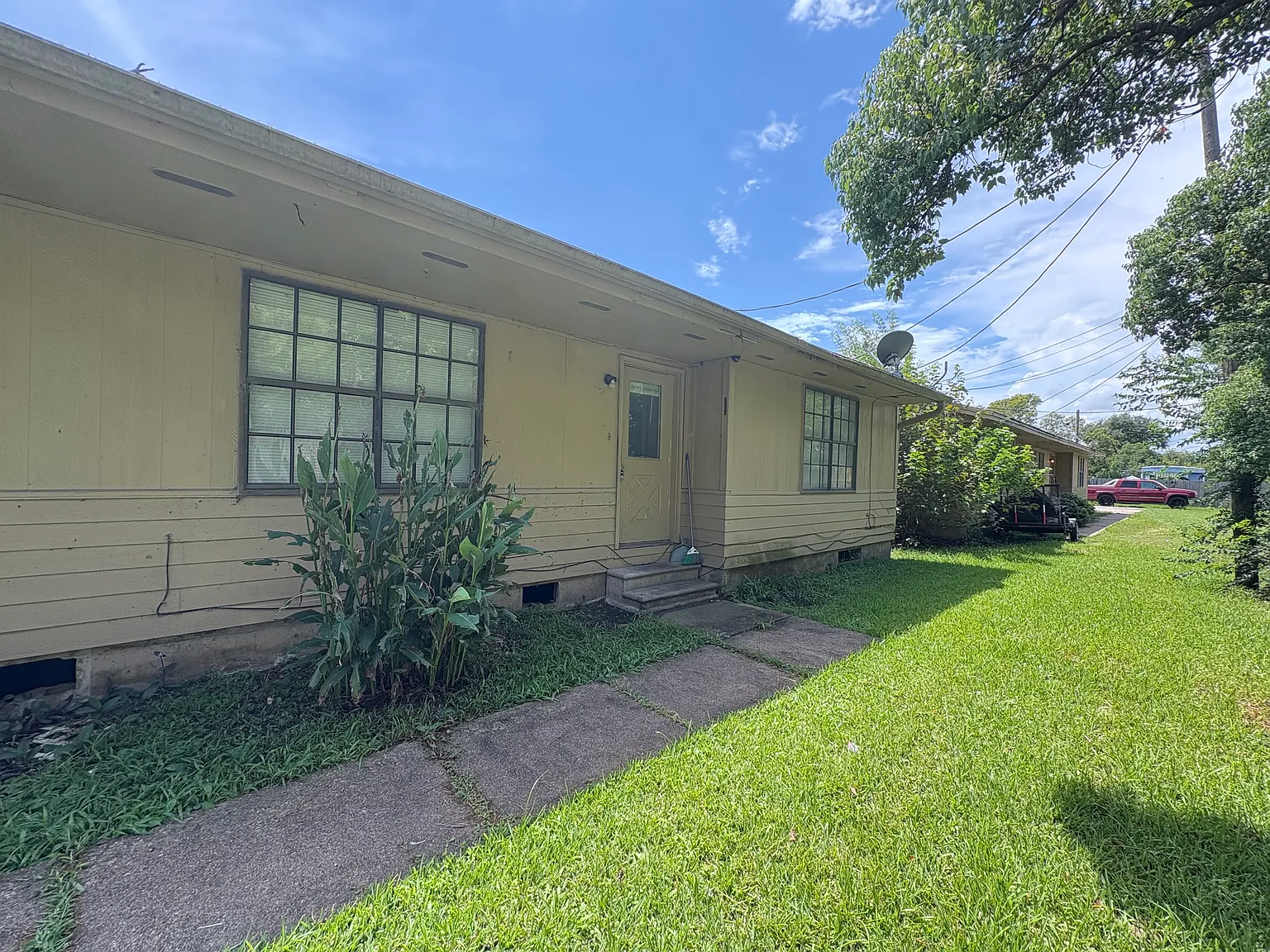 2 bed, 780 sqft, $1,100 — Photo 1