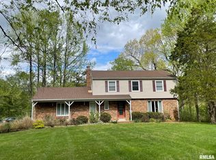 32 Apple Orchard Rd, Carbondale, IL 62903