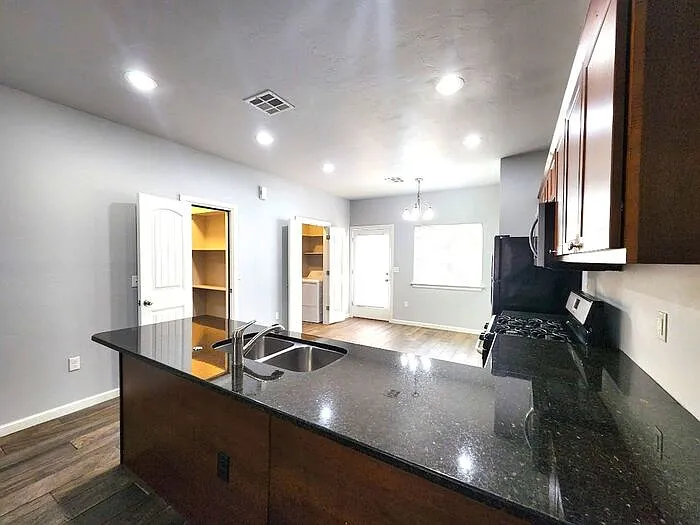 1120 E Campbell St — Photo 7