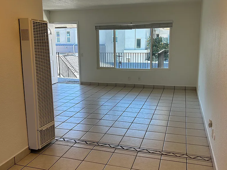 370 Walnut Ave #SEE MANAGEMENT — Photo 5