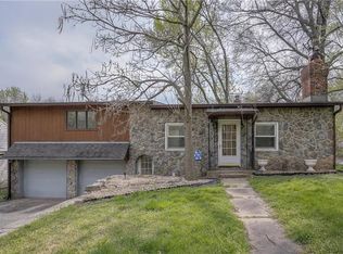 9105 E 69th St, Raytown, MO 64133