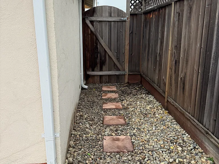 482 Nottingham Way — Photo 2