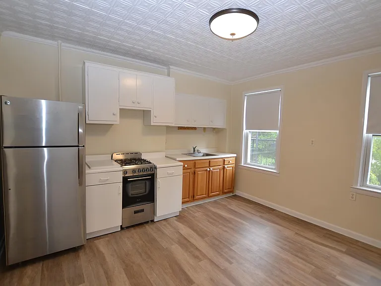 106 Park Ave #4 — Photo 5