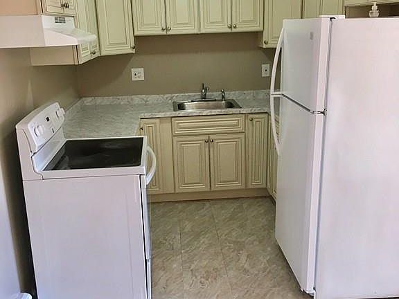 5th image of 18 Nelson Dr APT 3H