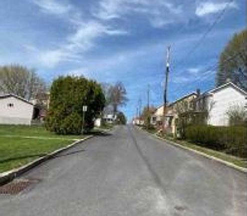 Exterior Neighborhood (street photo)