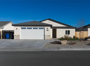 812 Paradise Dr, Ridgecrest, CA 93555