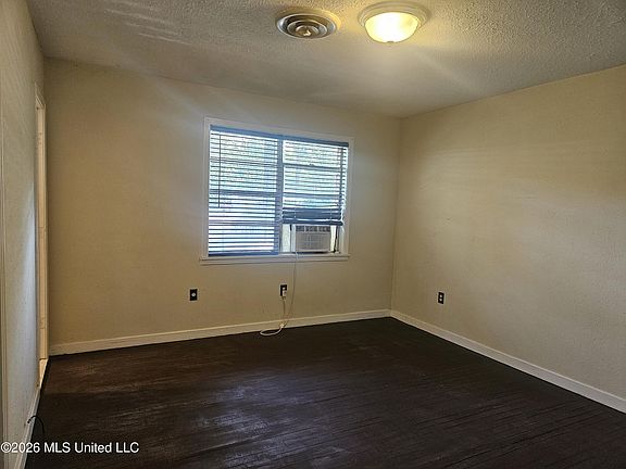 4th image of 9 Woodside Ct