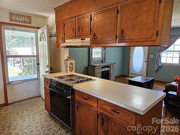 5th image of 2648 Rose Pl